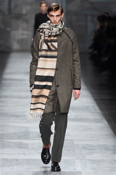 collezione sciarpe fendi 2015